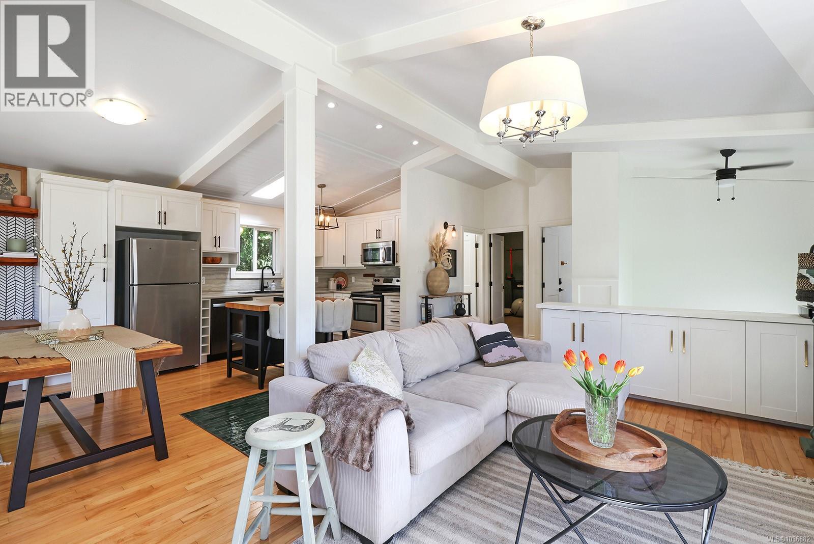 4705/4707 Gail Cres - 4