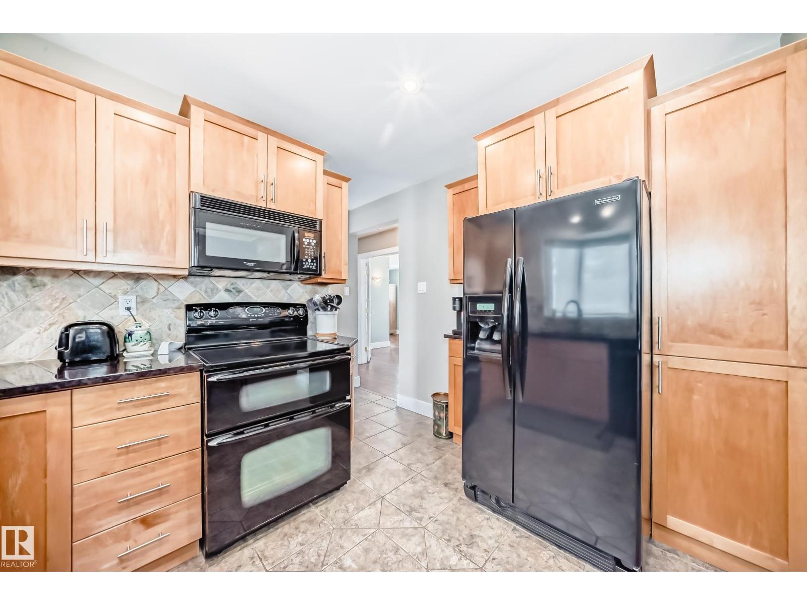 10652 144 ST NW NW, Edmonton