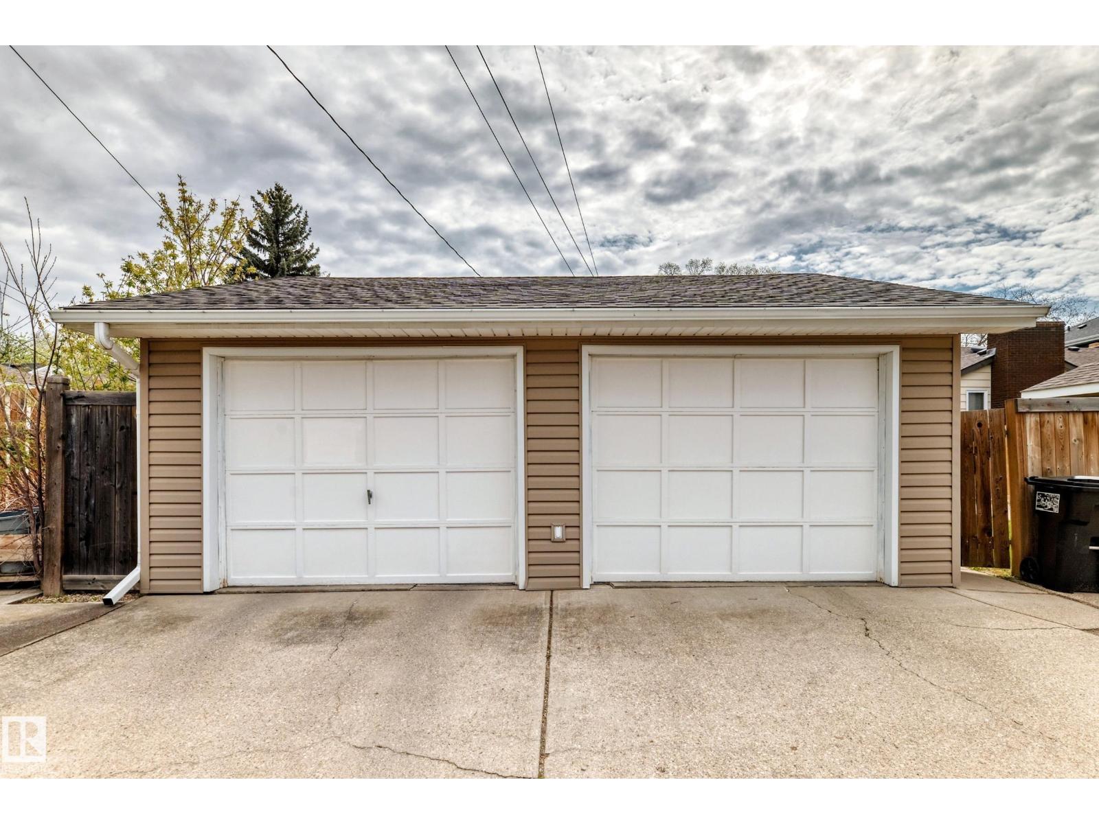 10652 144 ST NW NW, Edmonton