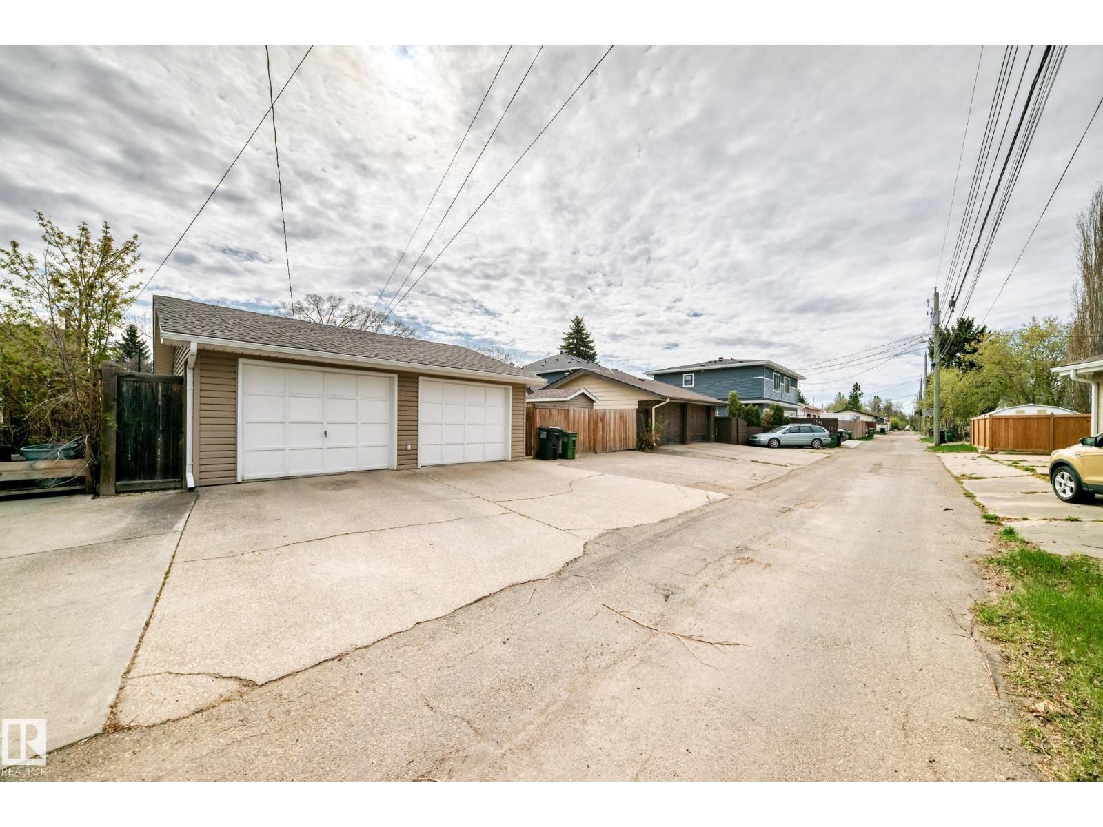 10652 144 ST NW NW, Edmonton