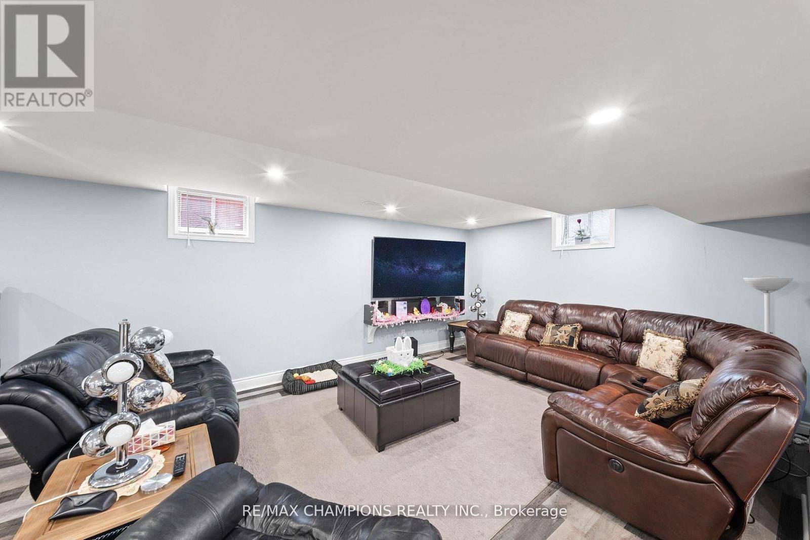 55 MEEK AVENUE - 21