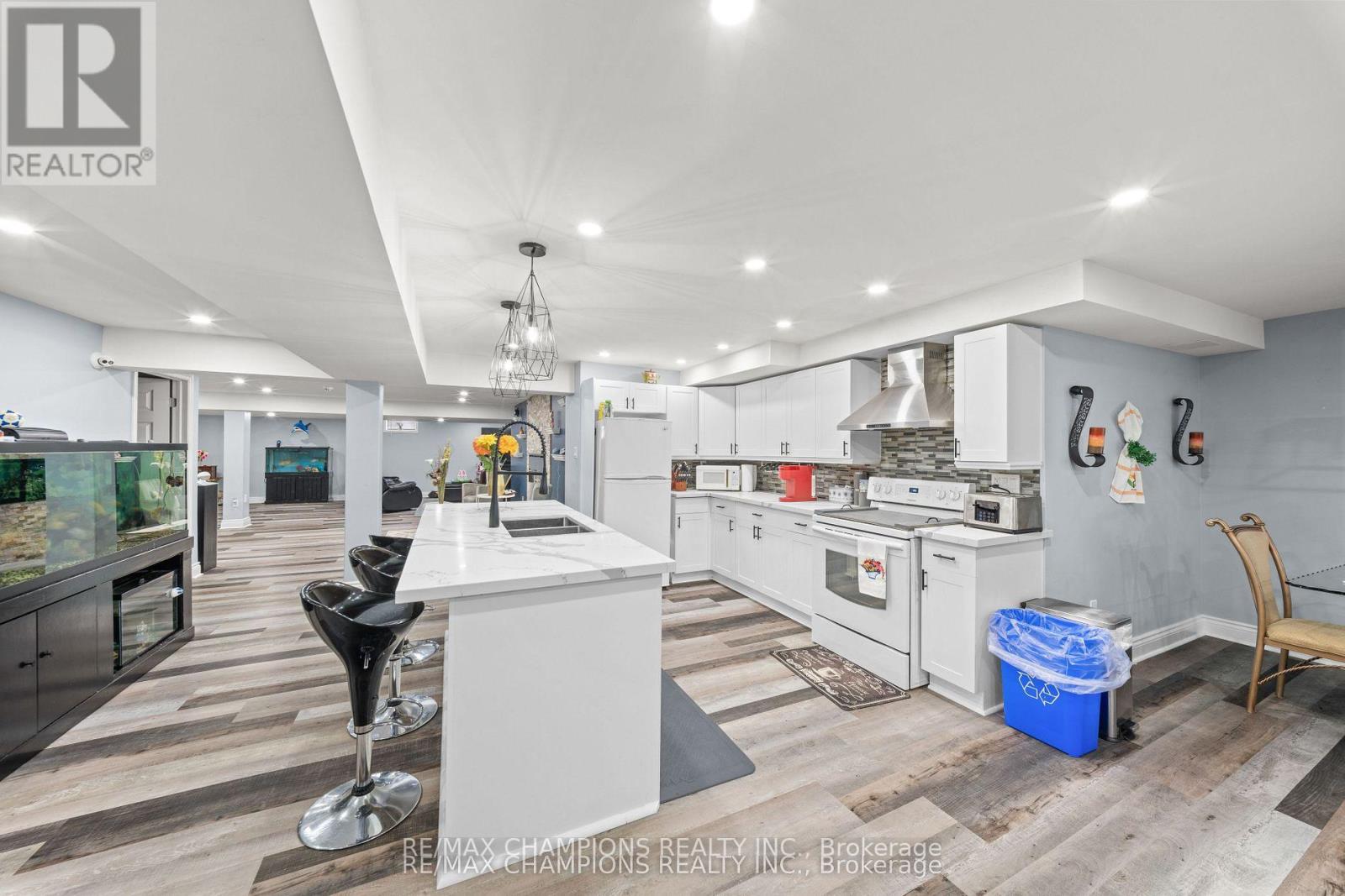 55 MEEK AVENUE - 23