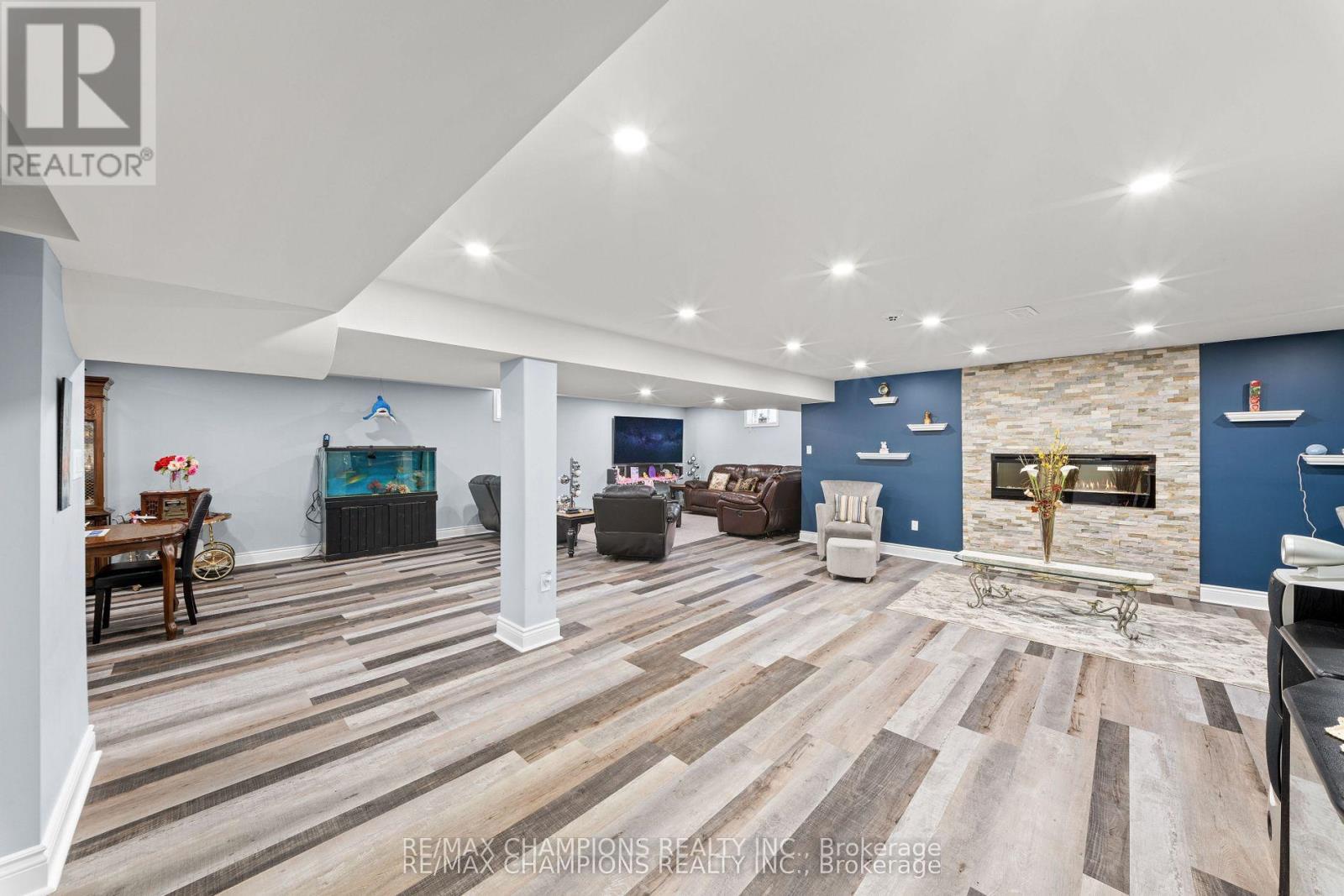 55 MEEK AVENUE - 27