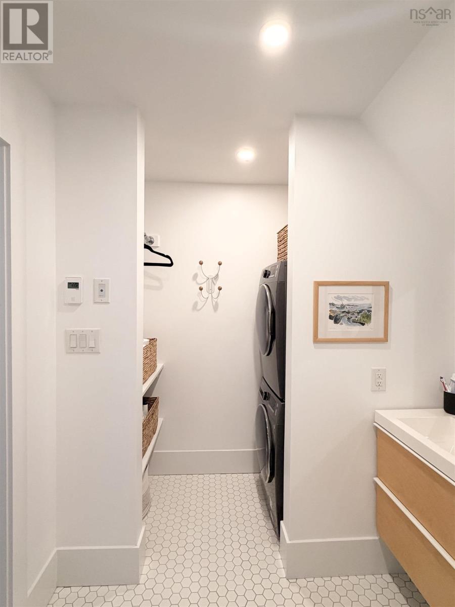 5663 Stanley Street - 25