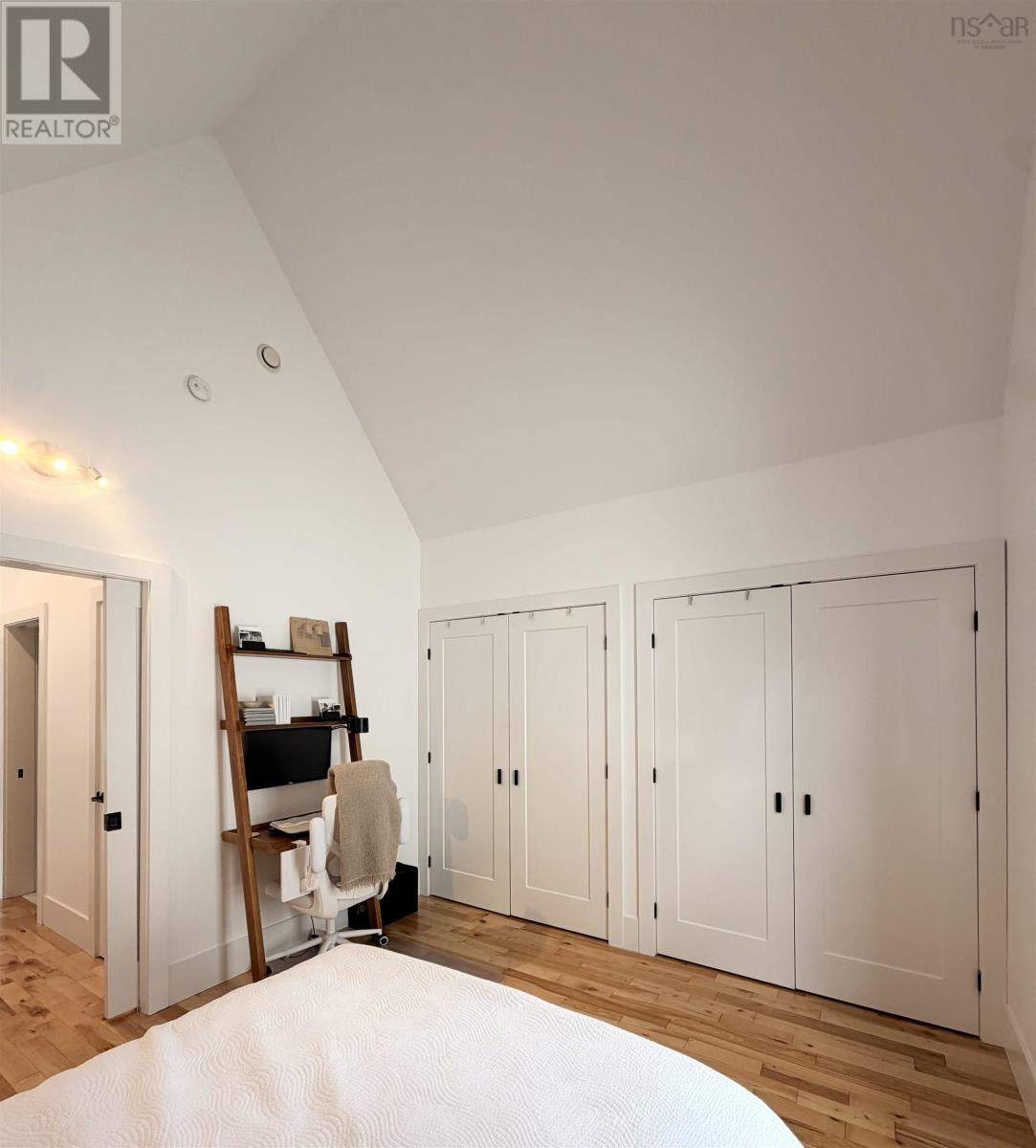 5663 Stanley Street - 29