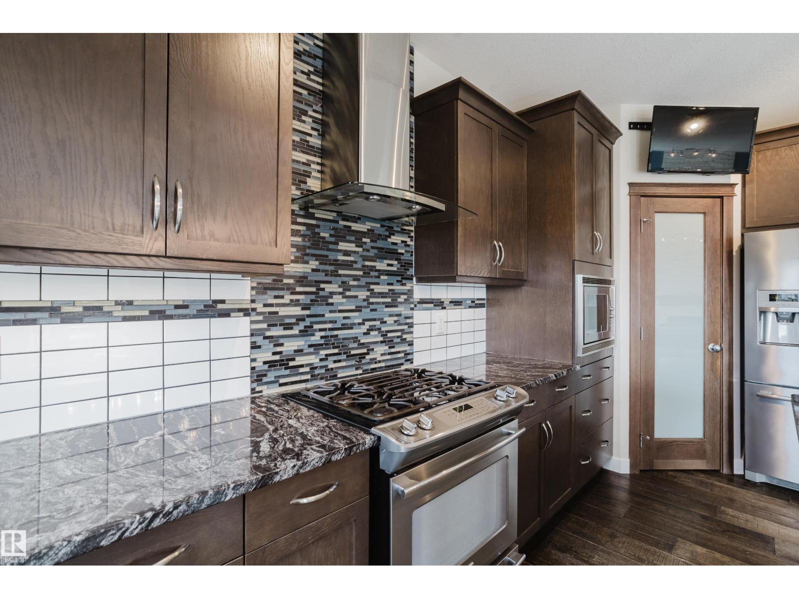 15807 11 AV SW SW, Edmonton