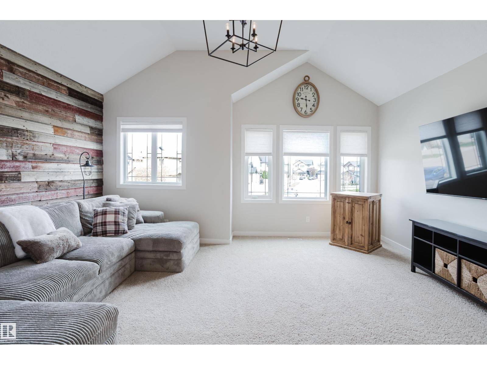 15807 11 AV SW SW, Edmonton