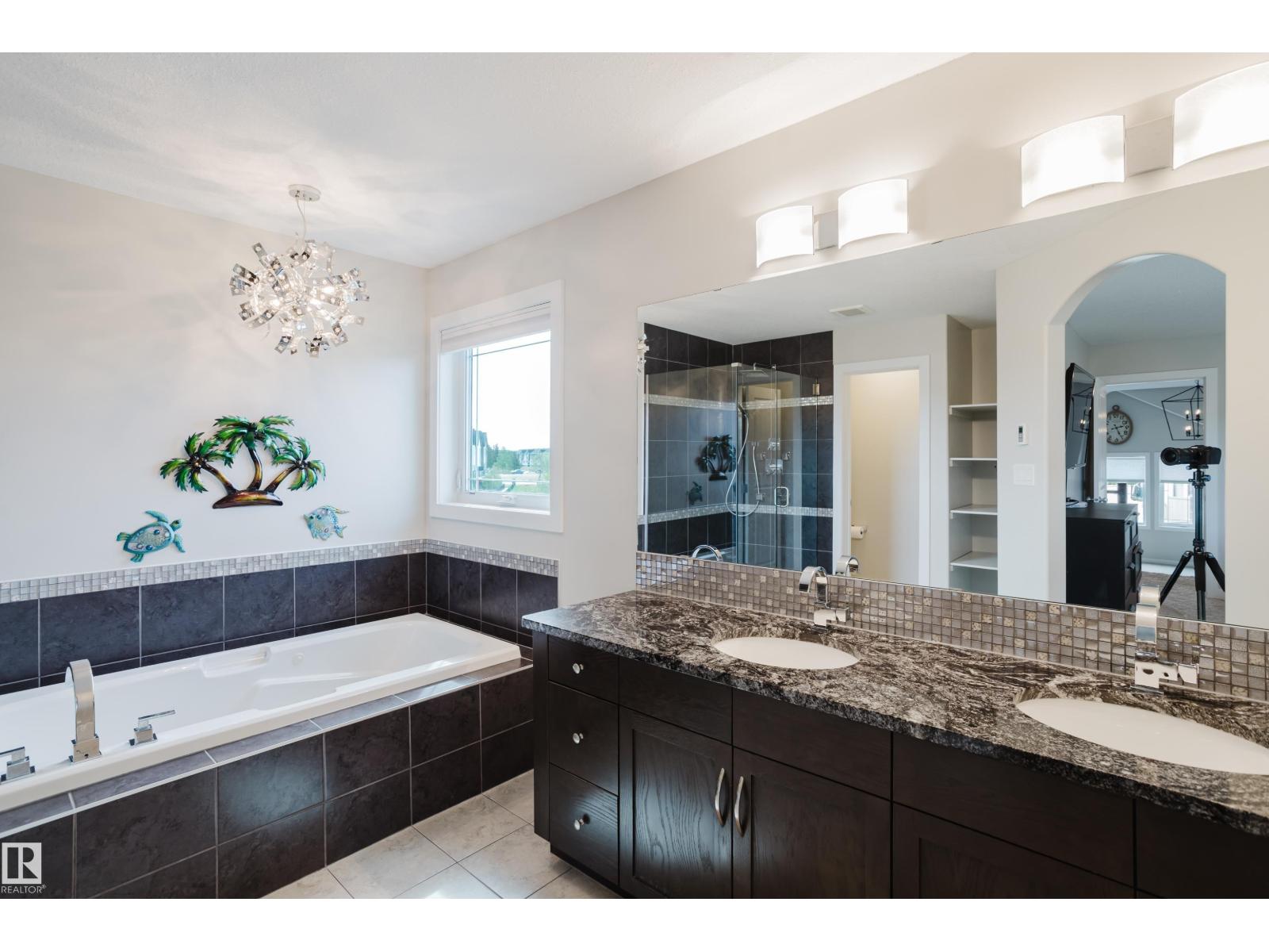 15807 11 AV SW SW, Edmonton