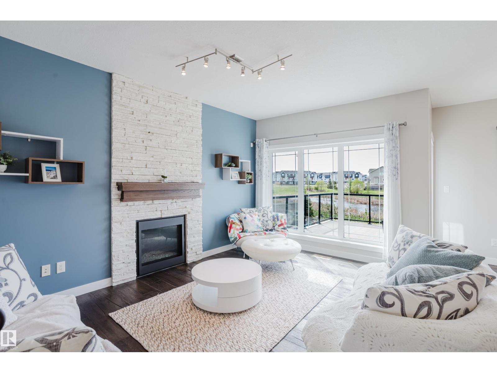 15807 11 AV SW SW, Edmonton