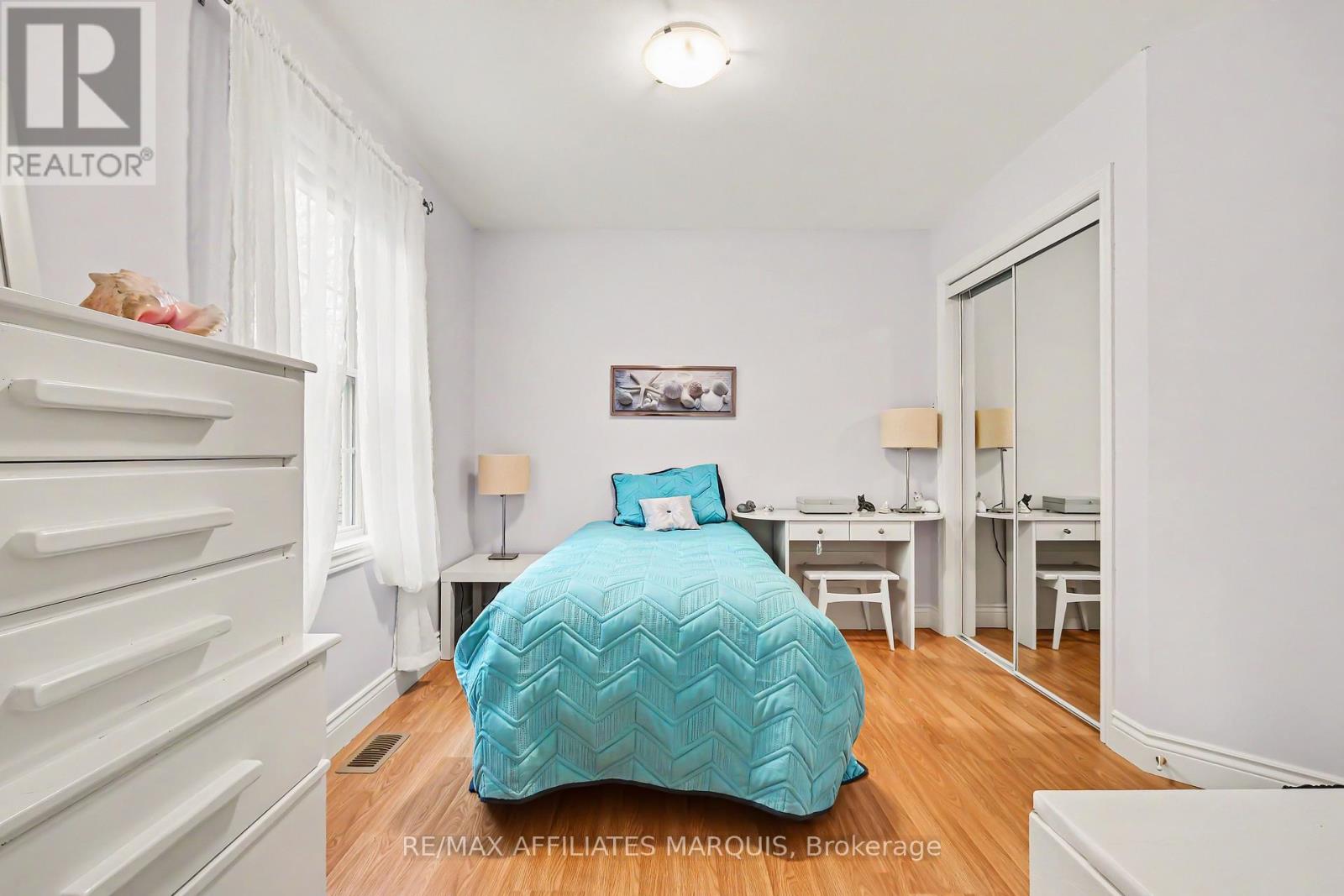 183 CROMWELL CRESCENT - 25