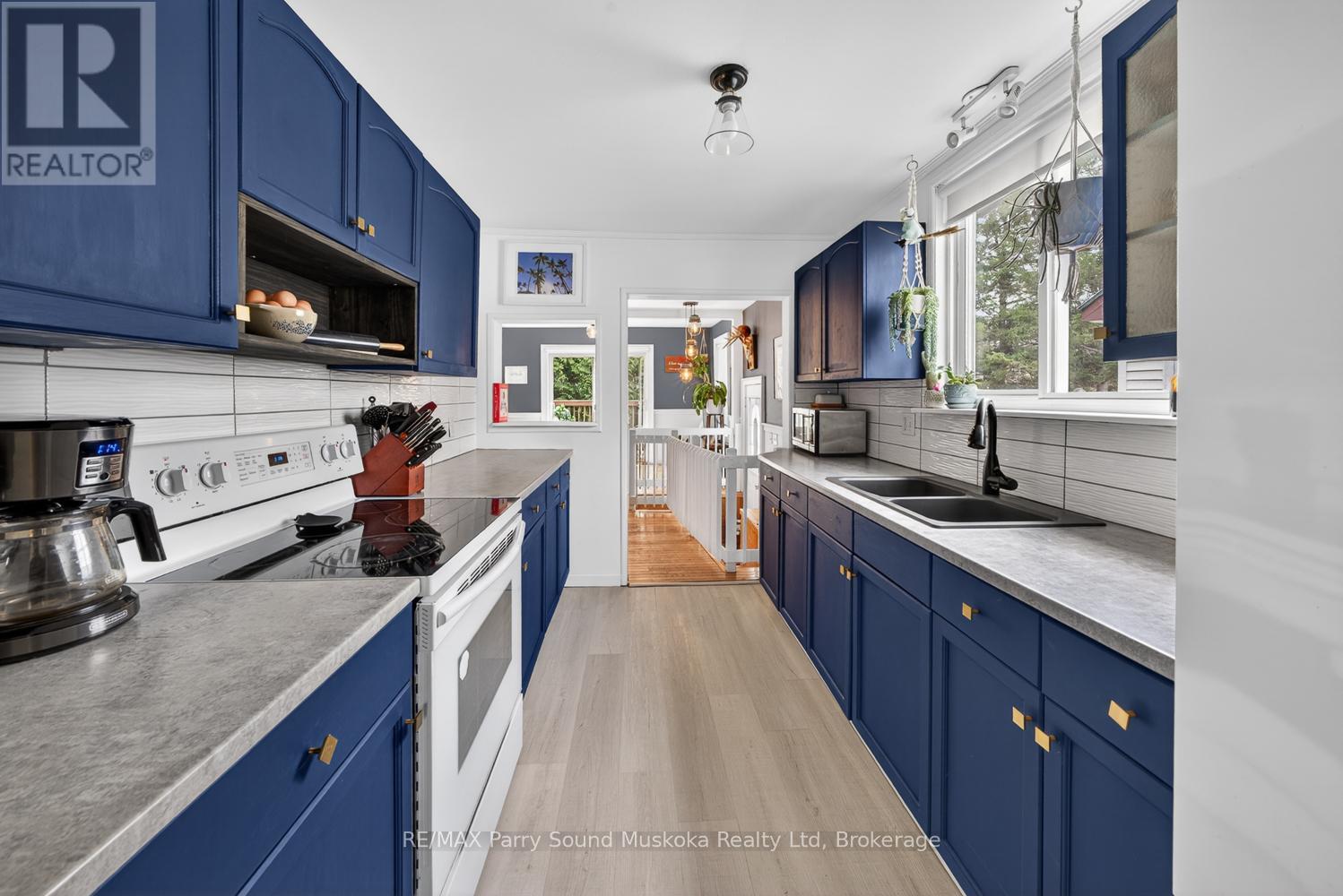 23 HIGHLAND CRESCENT - 16