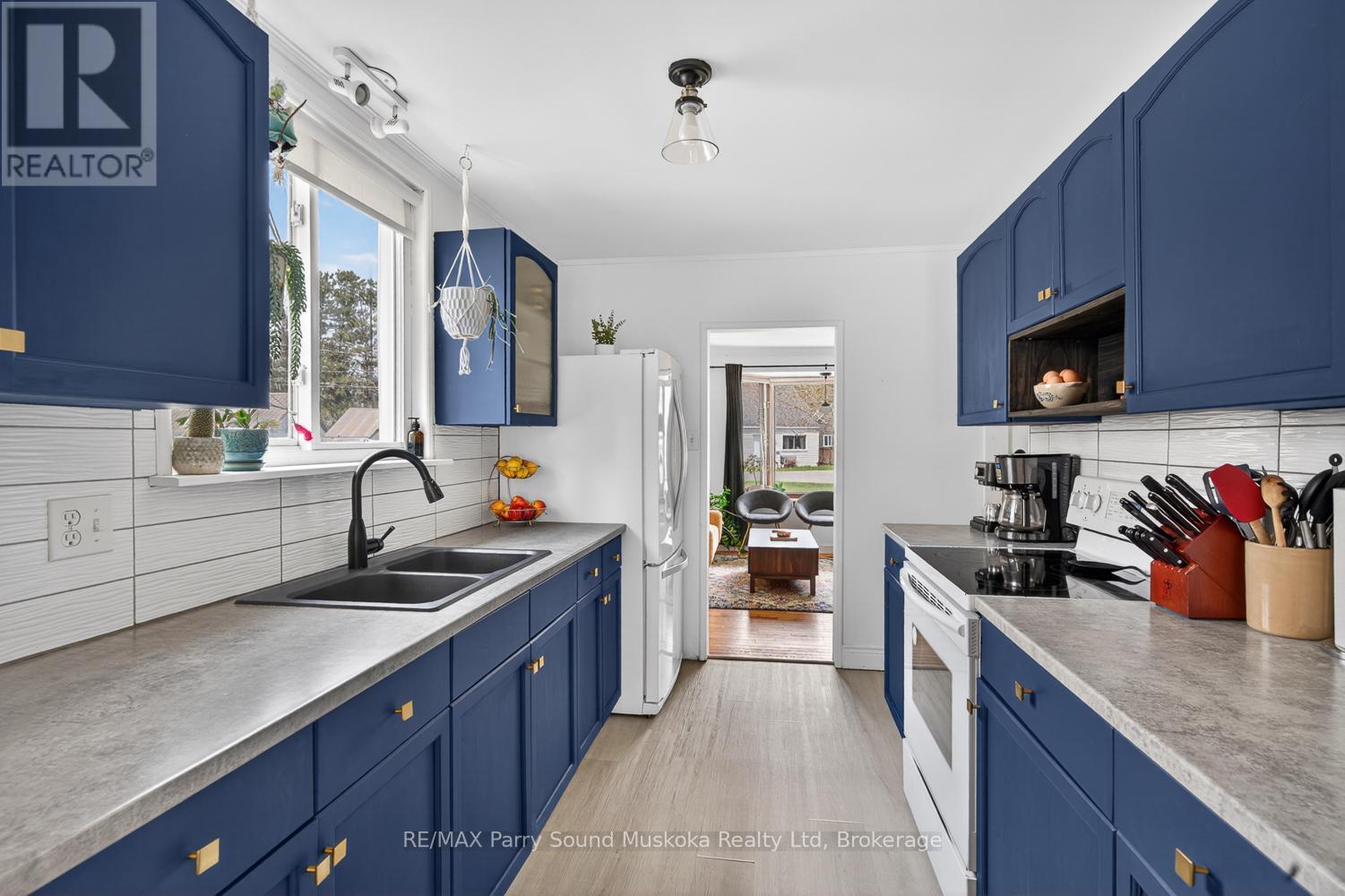 23 HIGHLAND CRESCENT - 18