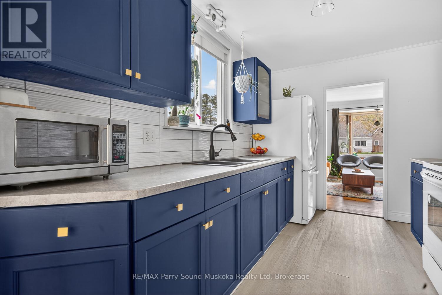23 HIGHLAND CRESCENT - 19