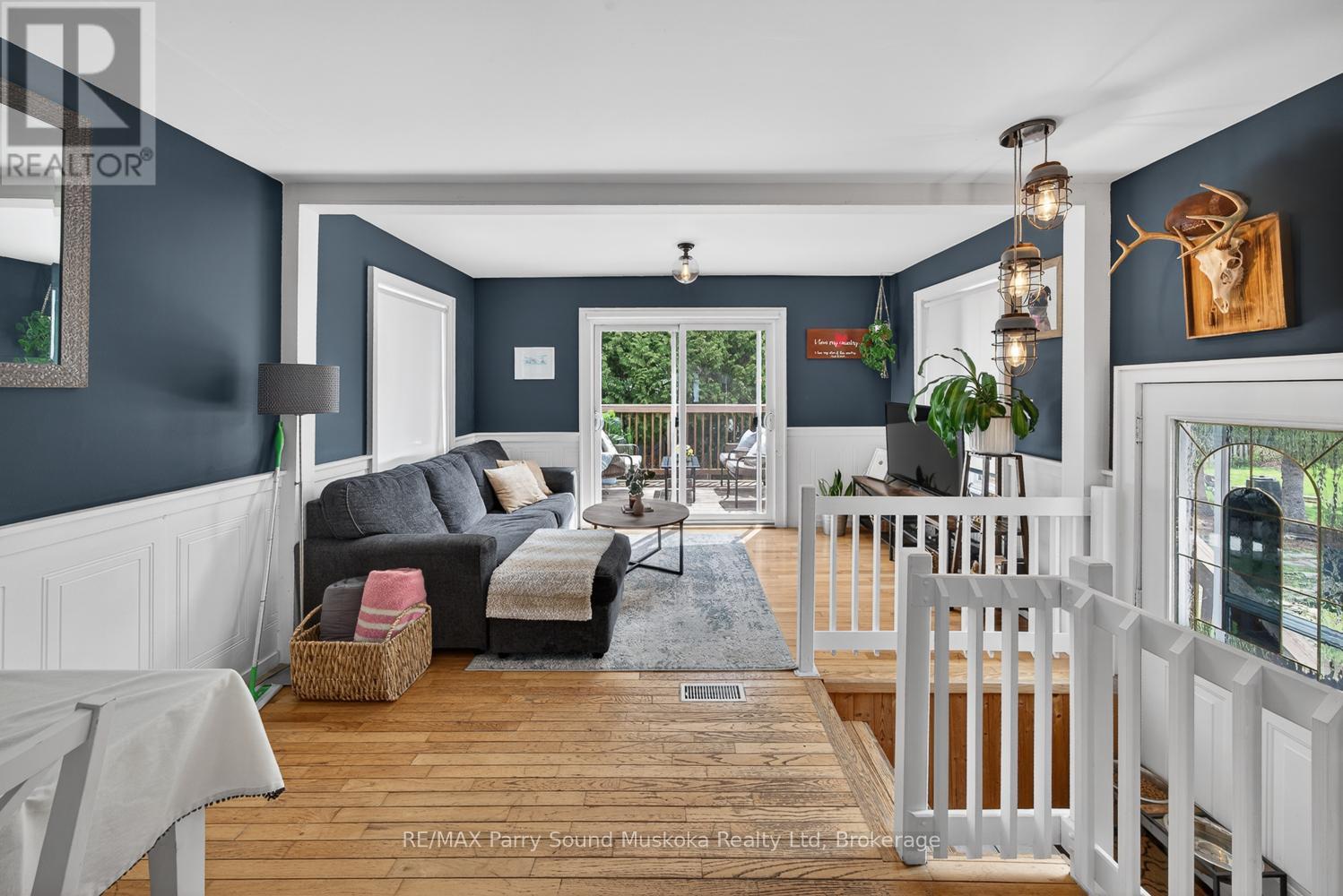 23 HIGHLAND CRESCENT - 21