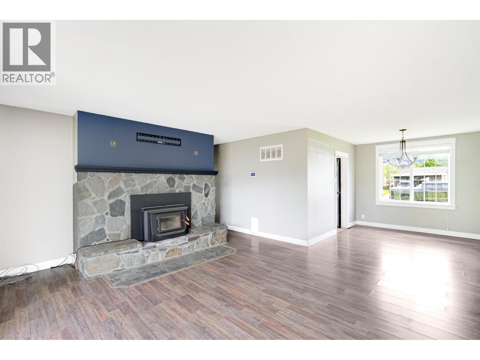 19 STARLING STREET - 6
