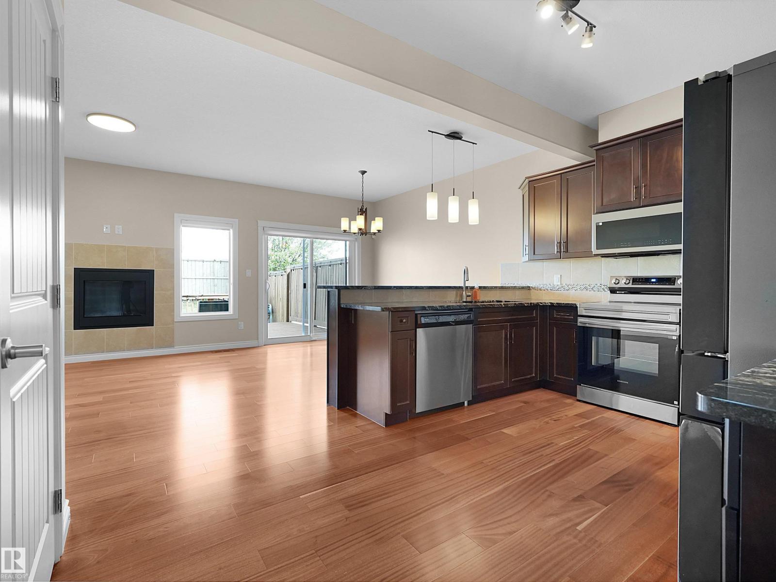 15926 10 AV SW SW, Edmonton
