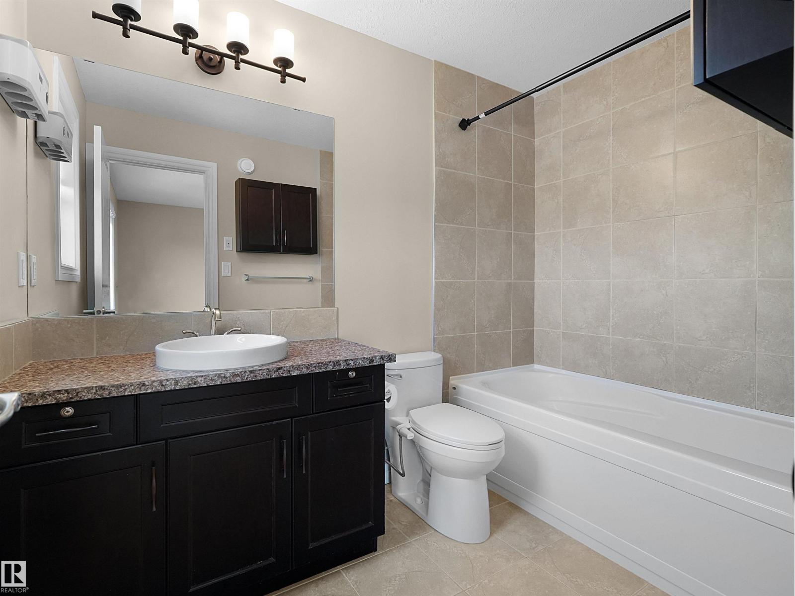 15926 10 AV SW SW, Edmonton