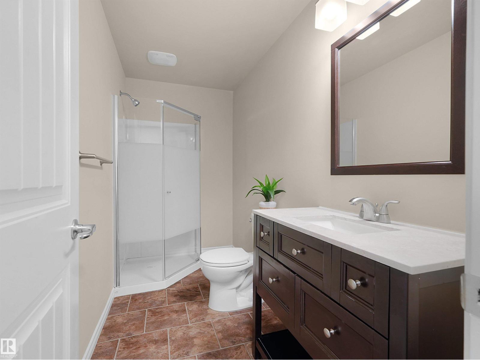 15926 10 AV SW SW, Edmonton