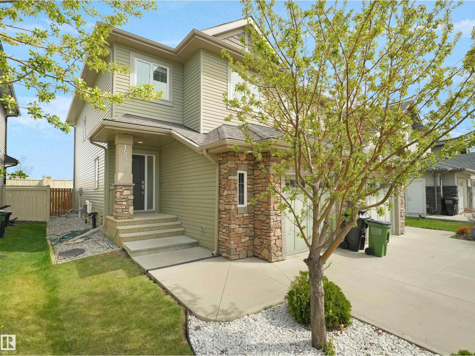 15926 10 AV SW SW, Edmonton