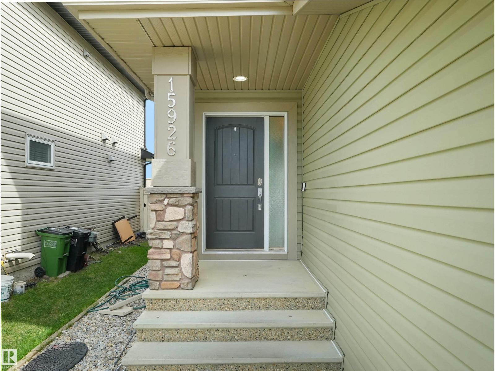 15926 10 AV SW SW, Edmonton