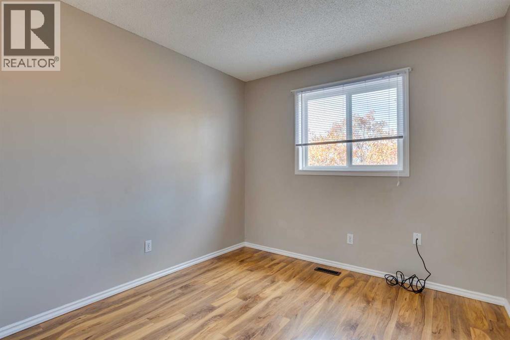 153C DICKINS Drive - 22