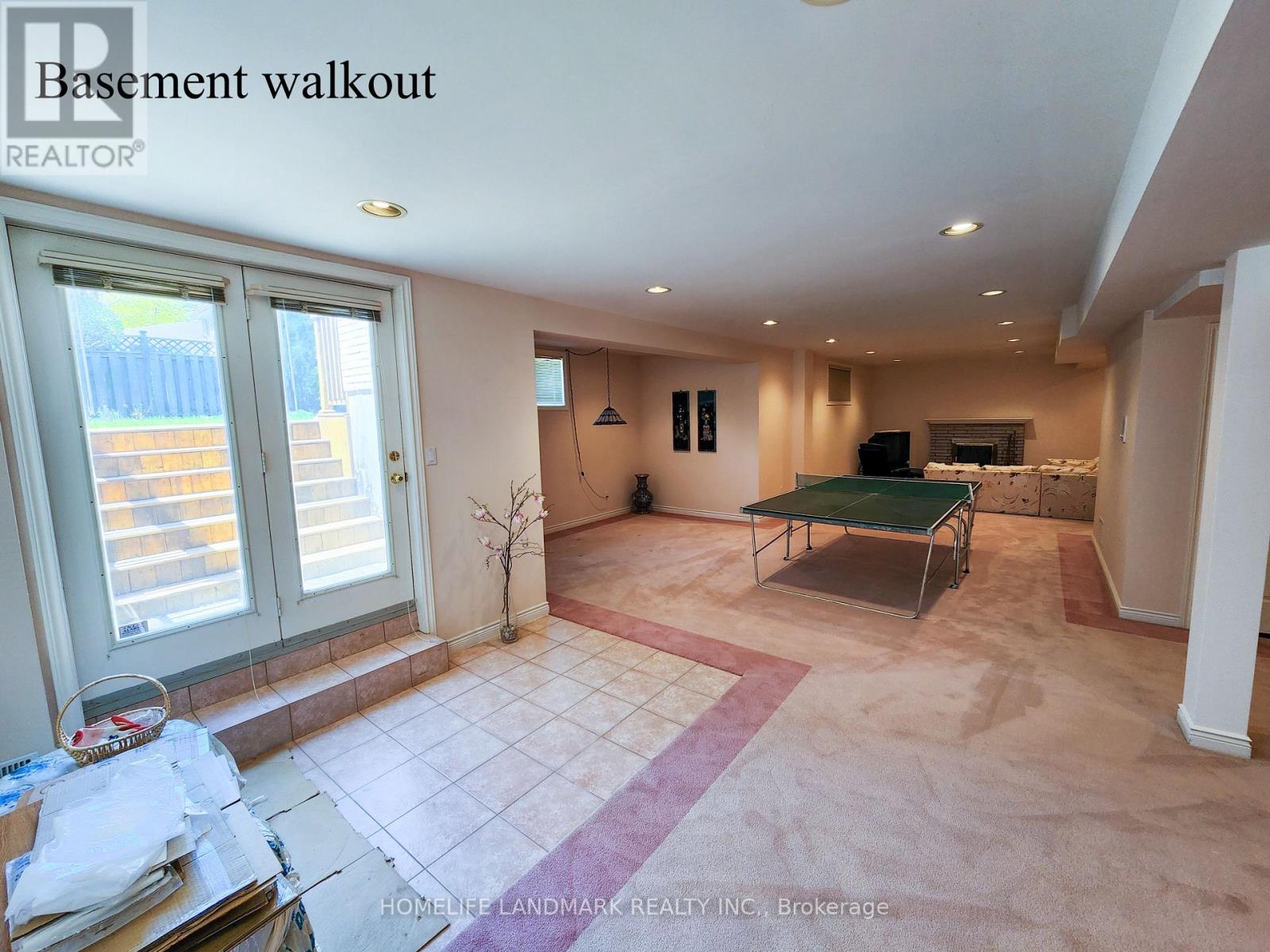 16 LAWNVIEW DRIVE - 41