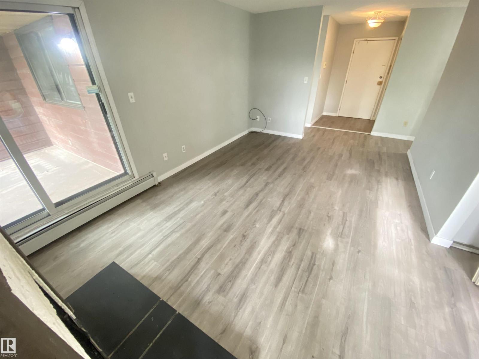 #302 10826 113 ST NW - 4