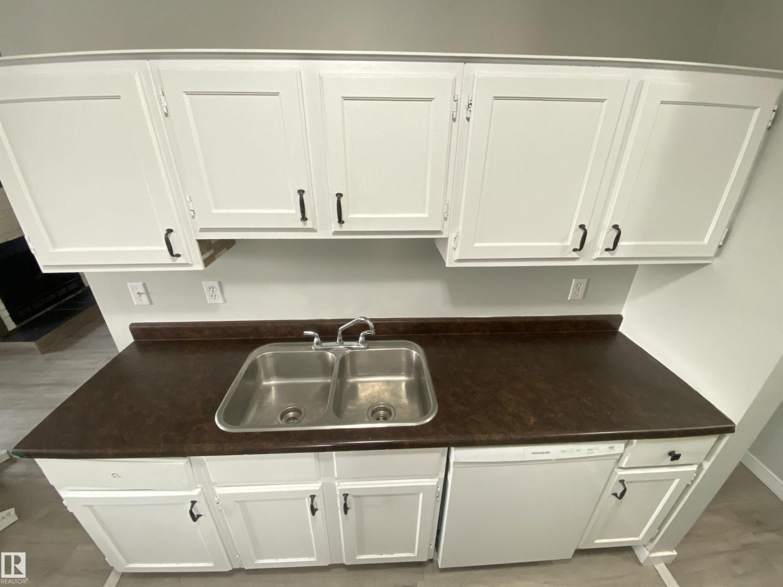 #302 10826 113 ST NW - 12