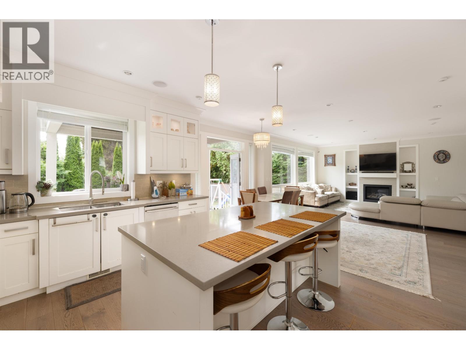 481 W WINDSOR ROAD, North Vancouver