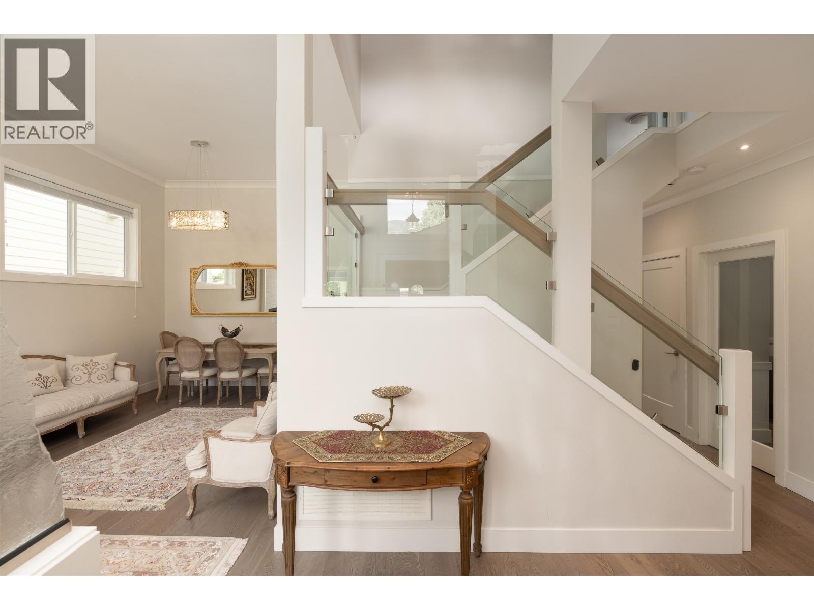 481 W WINDSOR ROAD, North Vancouver