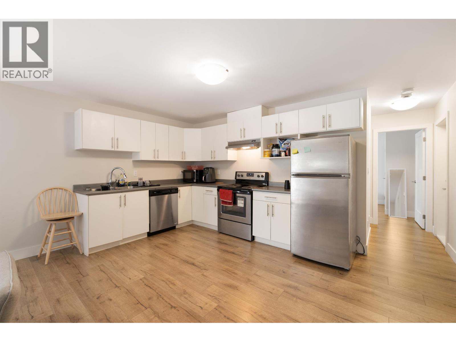 481 W WINDSOR ROAD, North Vancouver