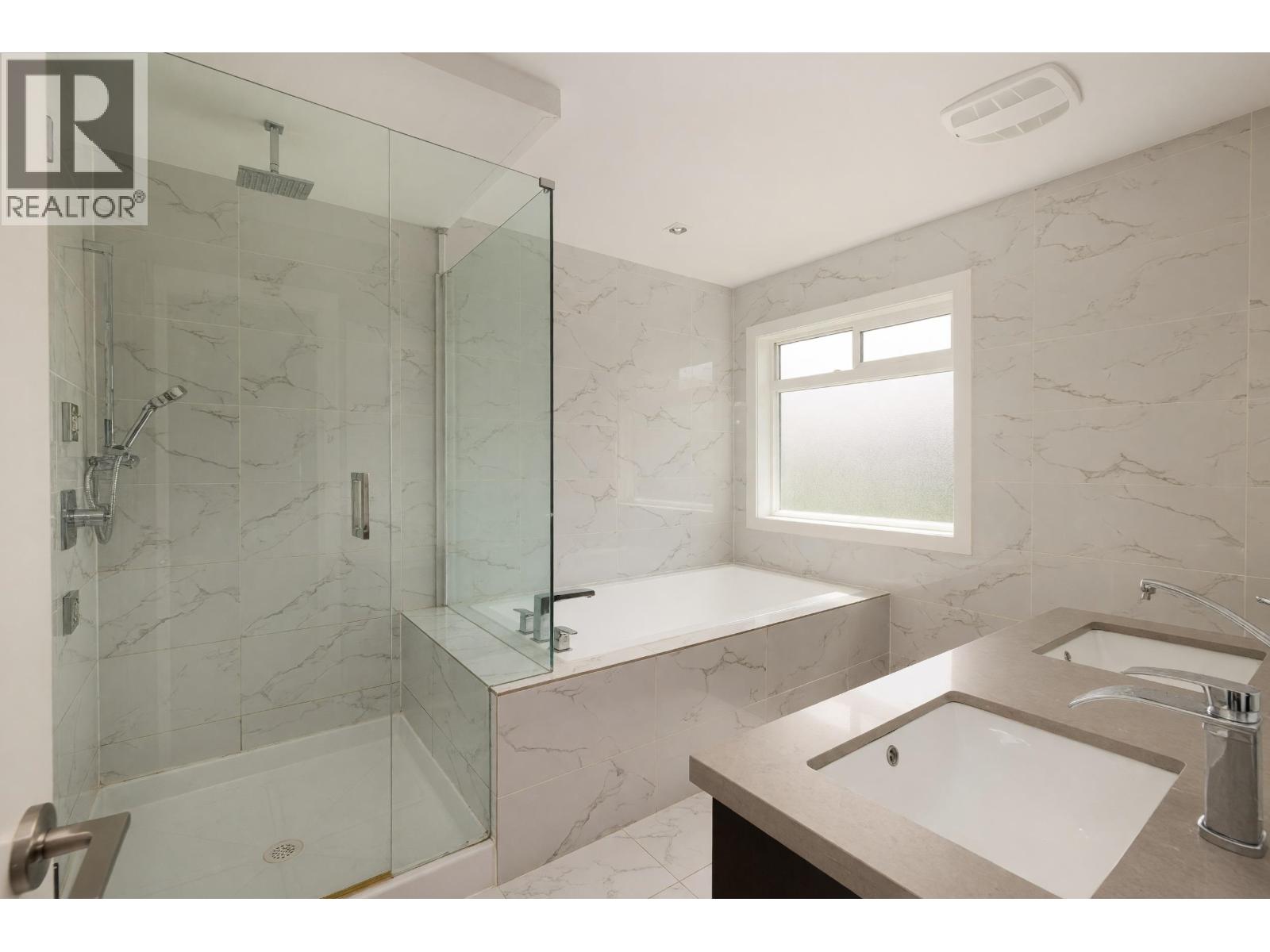 481 W WINDSOR ROAD, North Vancouver