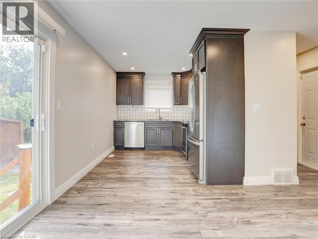 833 DOON VILLAGE Road, Kitchener, Ontario, N2P1A1 — Photo 7