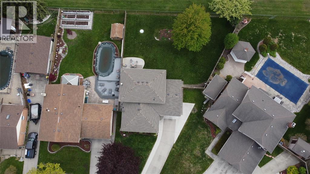 315 OAKLEA COURT, Sarnia, Ontario, N7S5Y9 — Photo 4