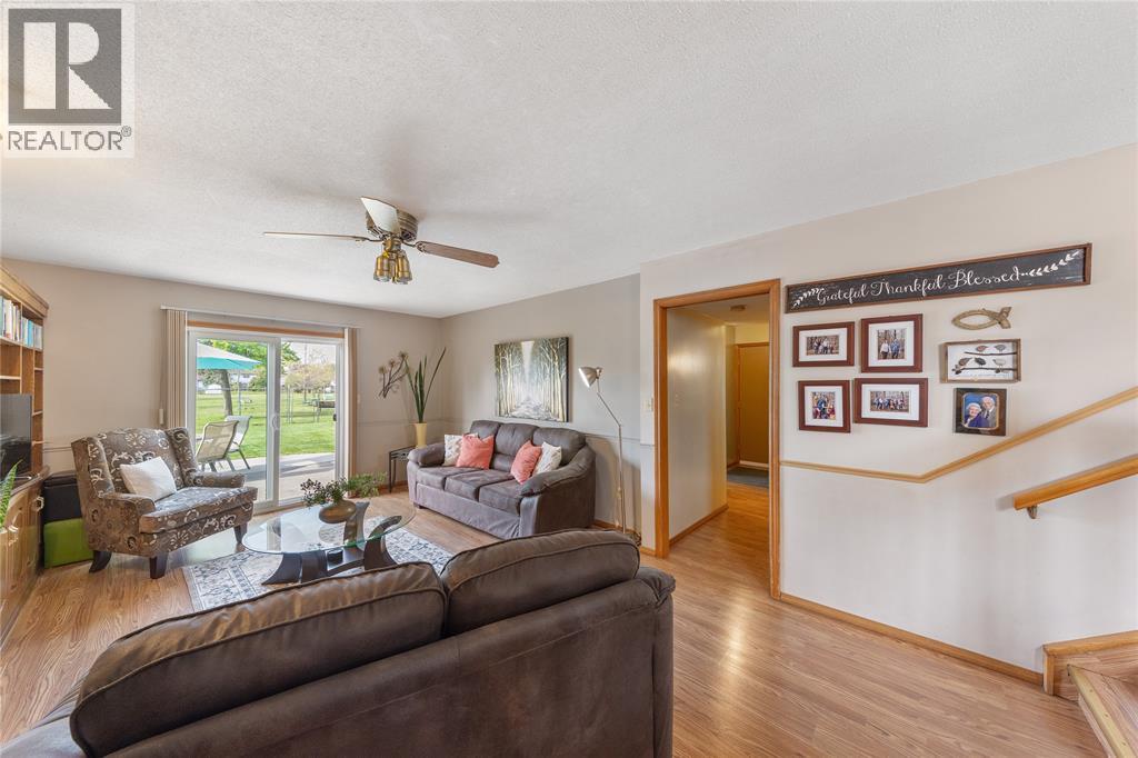 315 OAKLEA COURT, Sarnia, Ontario, N7S5Y9 — Photo 5