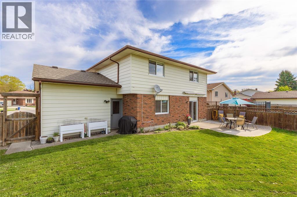315 OAKLEA COURT, Sarnia, Ontario, N7S5Y9 — Photo 3