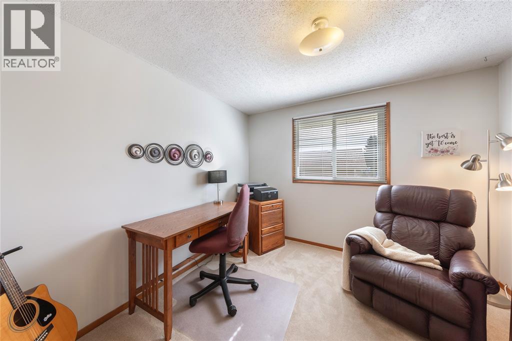 315 OAKLEA COURT, Sarnia, Ontario, N7S5Y9 — Photo 2