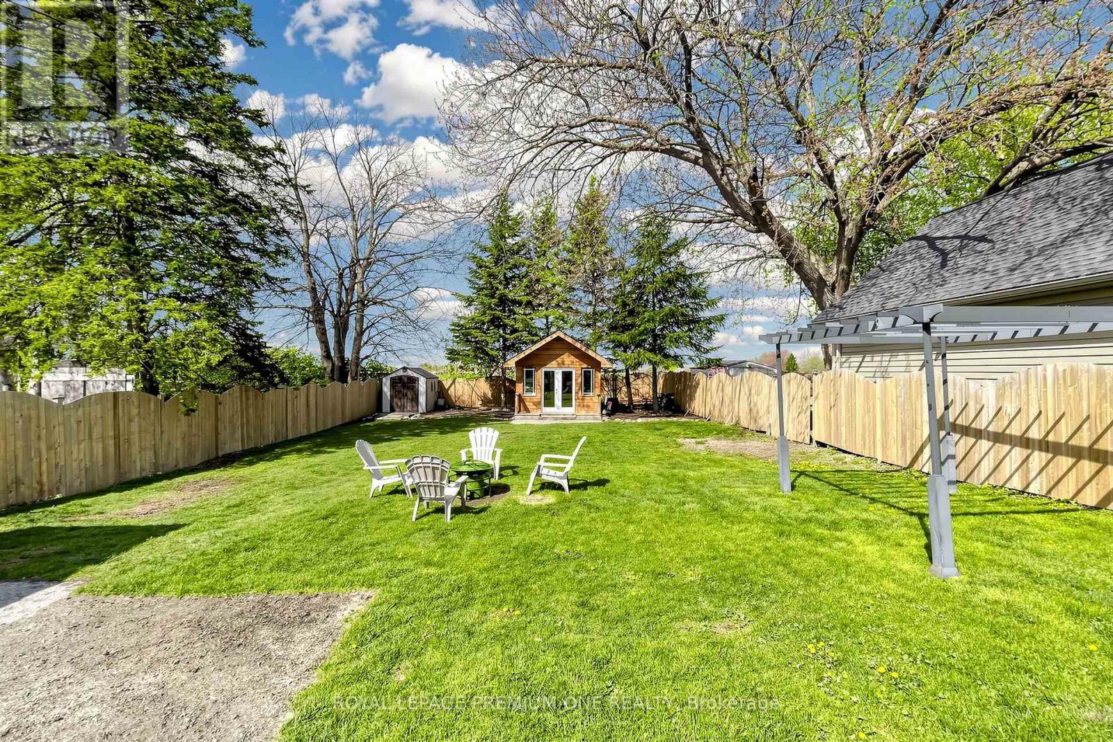 72 THORNTON AVENUE - 31