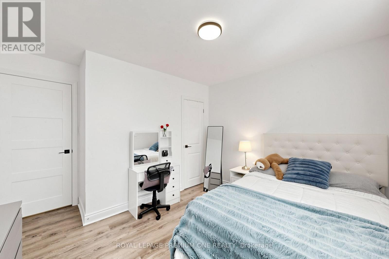 72 THORNTON AVENUE - 16