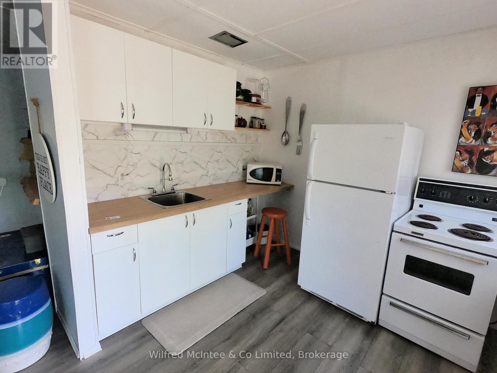 210 THOMPSON AVENUE - 8