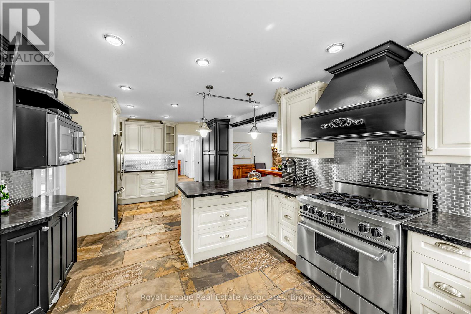 1593 GLENBURNIE ROAD - 11