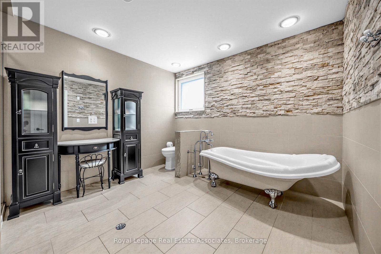 1593 GLENBURNIE ROAD - 21