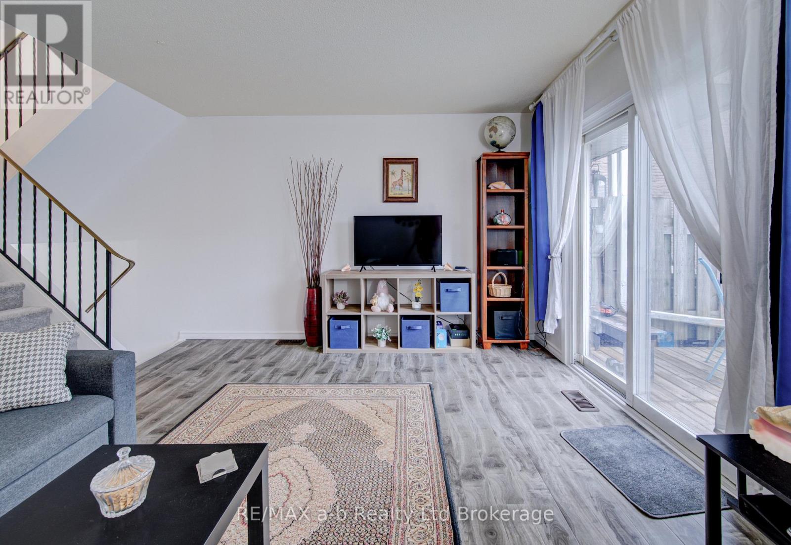#18 224F HARVARD PLACE - 10