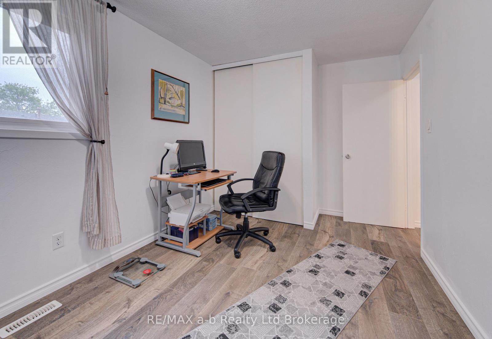 #18 224F HARVARD PLACE - 16