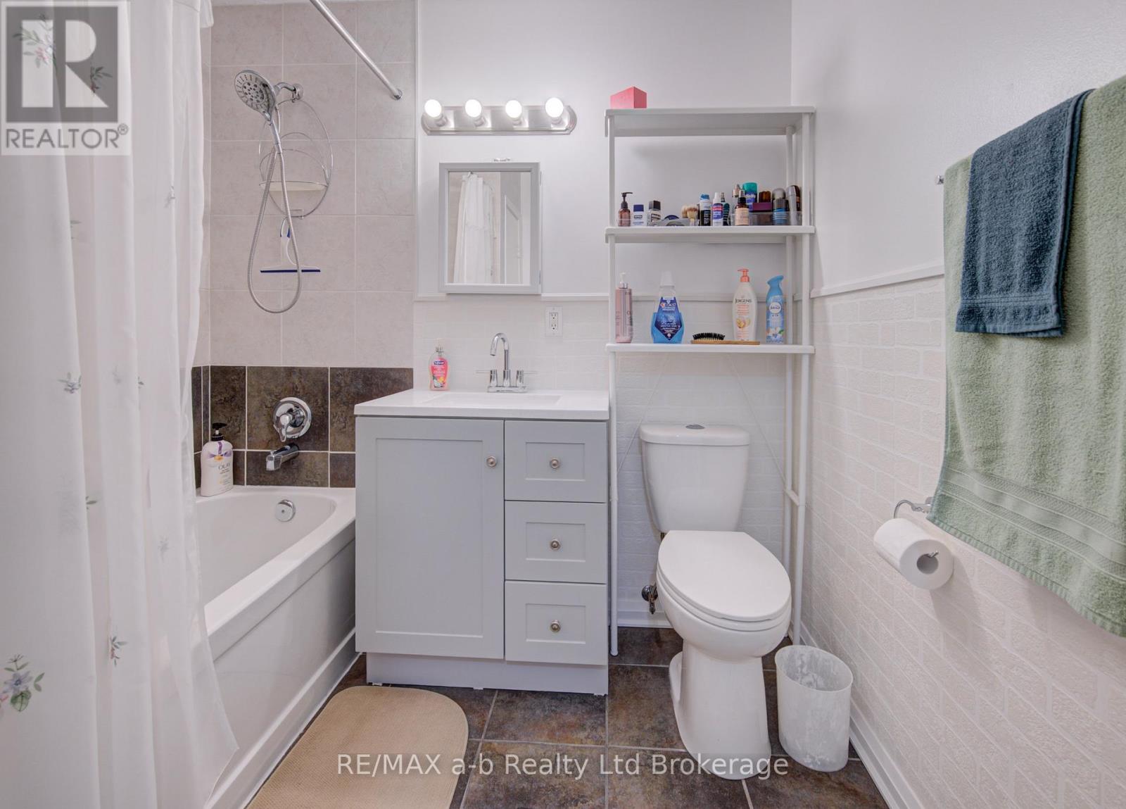 #18 224F HARVARD PLACE - 17