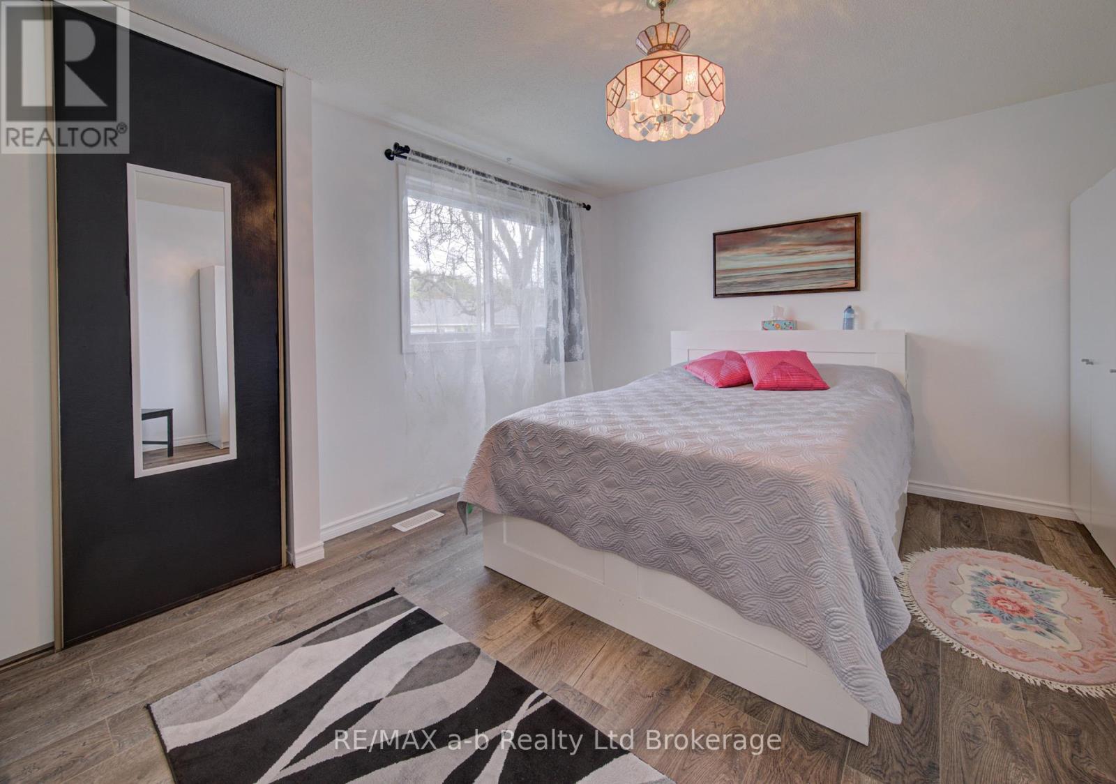 #18 224F HARVARD PLACE - 18