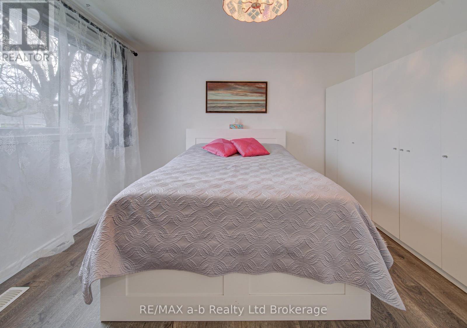 #18 224F HARVARD PLACE - 19