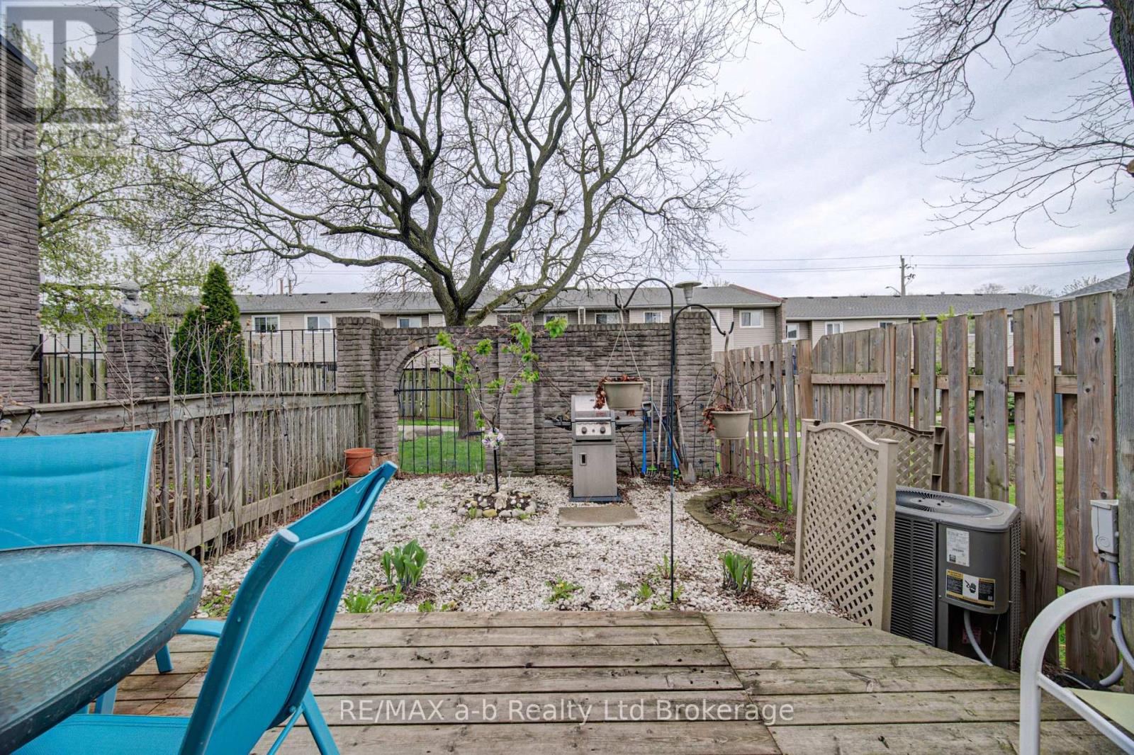 #18 224F HARVARD PLACE - 21