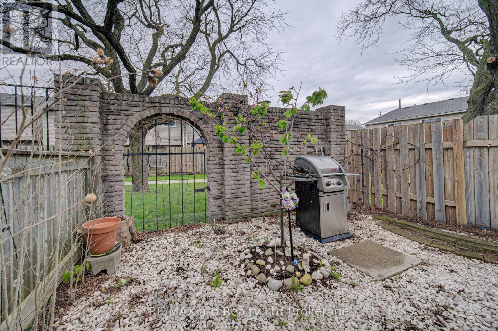 #18 224F HARVARD PLACE - 23