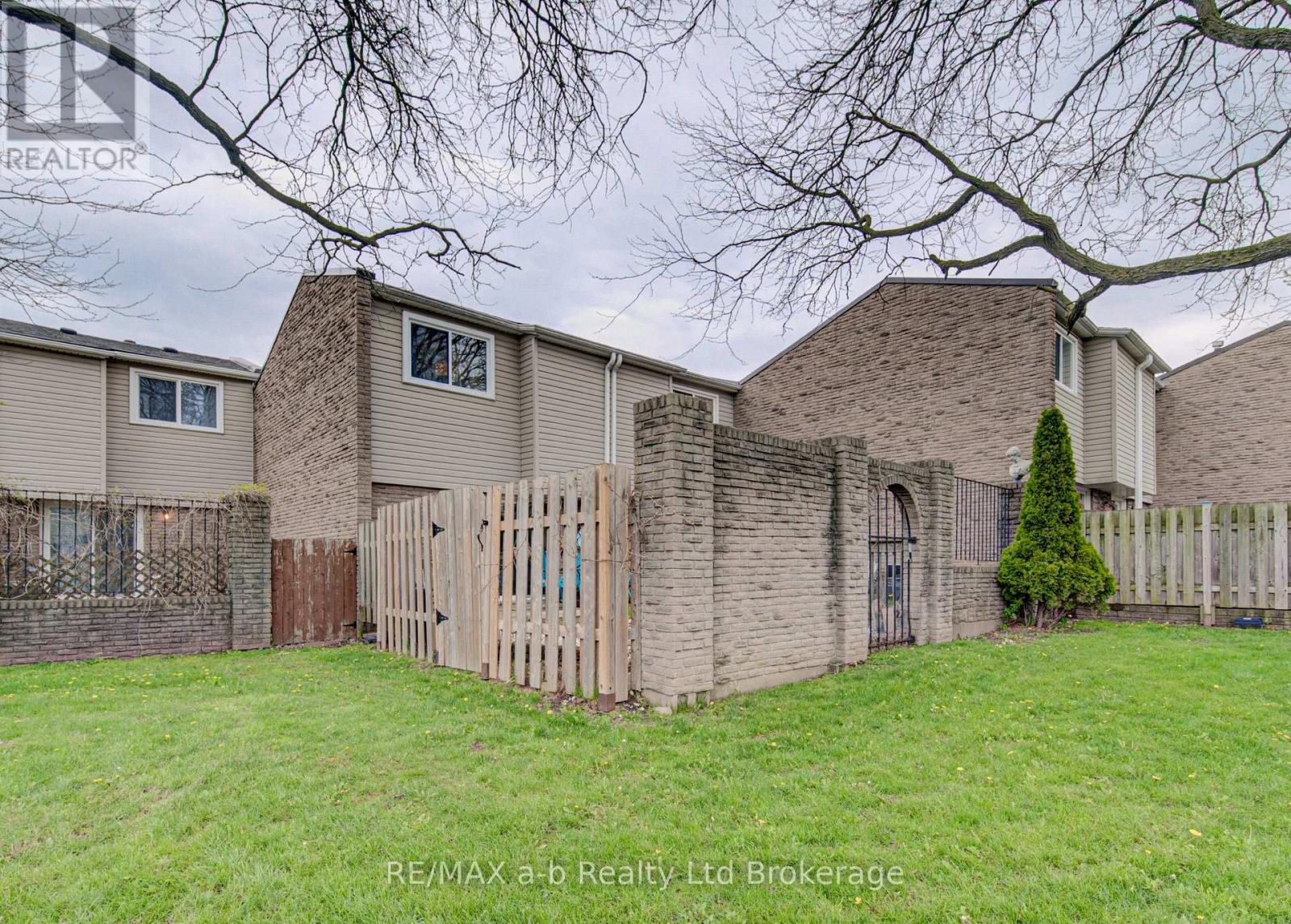 #18 224F HARVARD PLACE - 28
